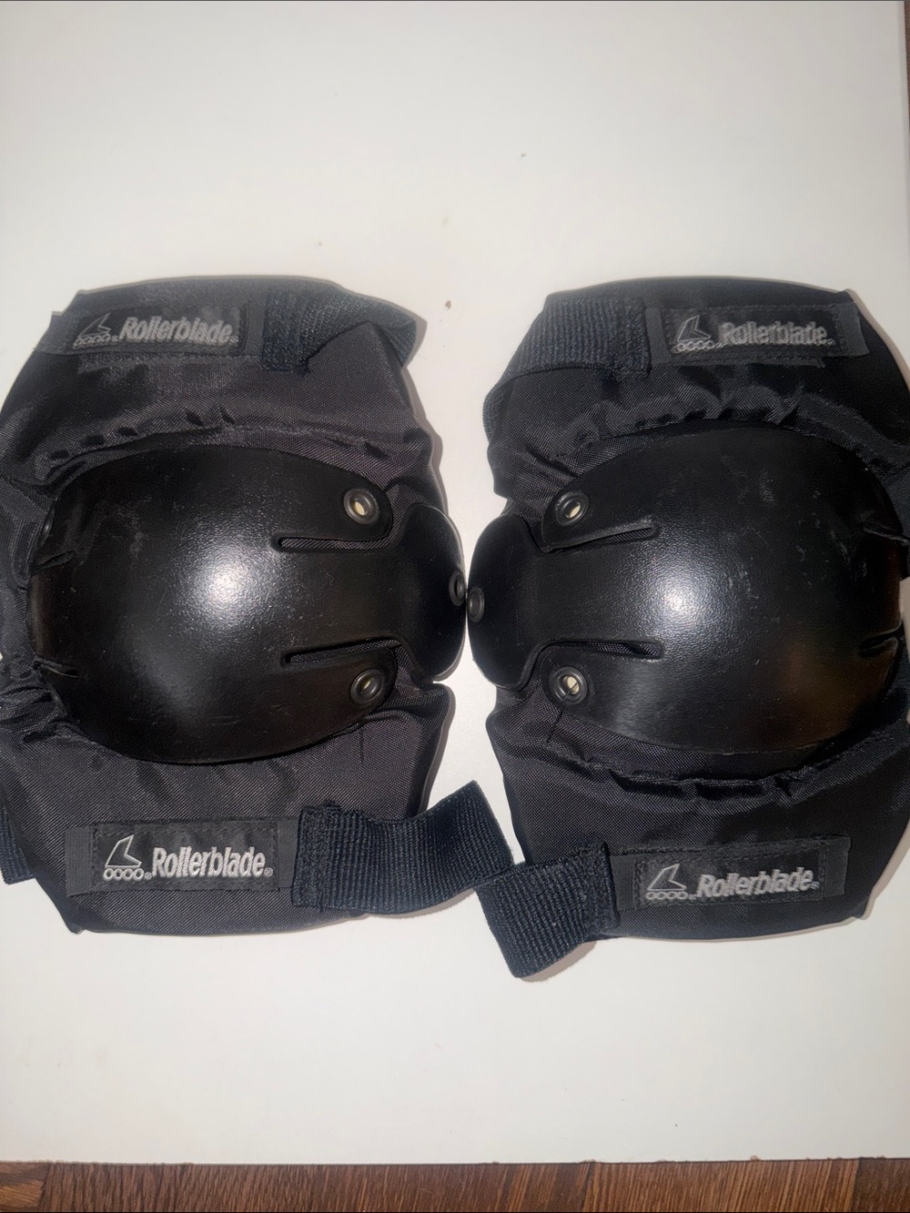 Rollerblade Black Knee Pads – Protective Pair for Outdoor Sports size S